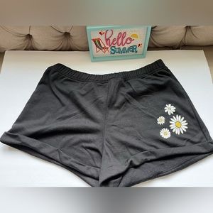 Modern Lux, Black, Knit Cuffed Shorts, W/Daisy Print, Size XL